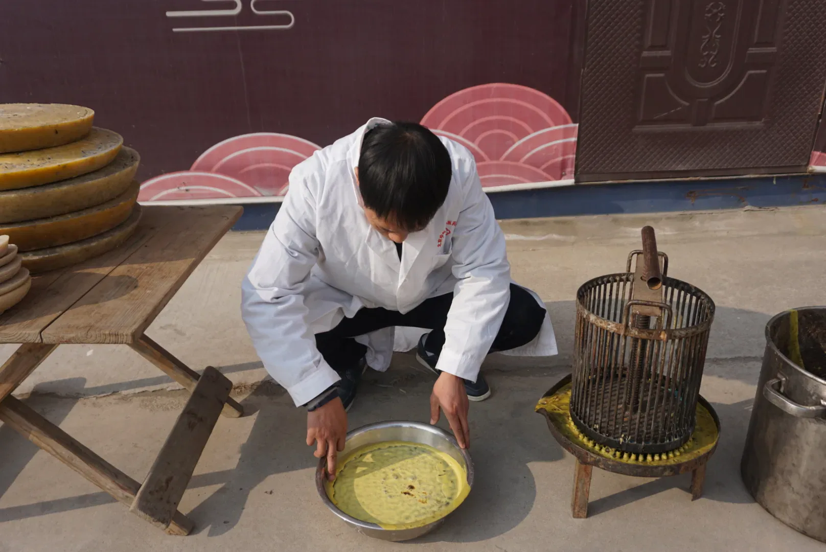 嵇氏蜂蜡熬制工艺现场